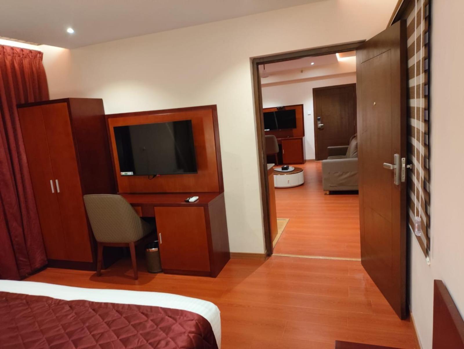 Park Avenue Hotel & Apartments Trichy Tiruchirappalli エクステリア 写真